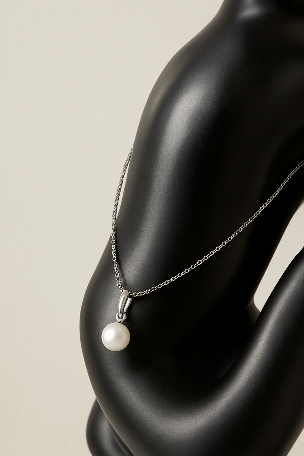 7.5 mm 9 CT Gold with Diamond Pearl